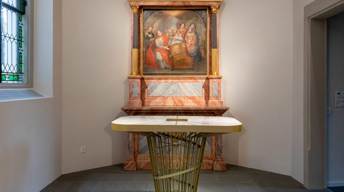 Von Stefan Danioth entworfener Altar